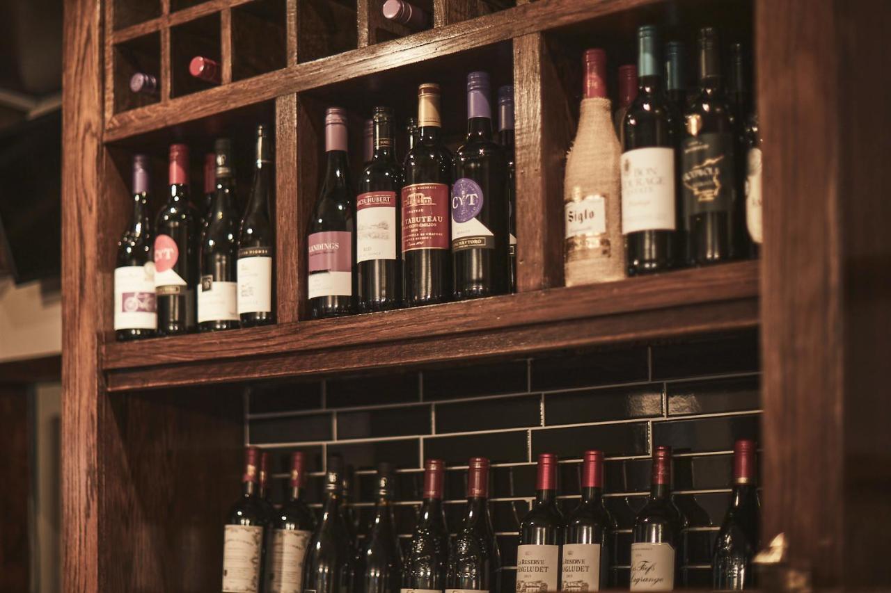 The Lord Grenfell Bed & Breakfast Maidenhead Luaran gambar Wine bottles in a wine rack