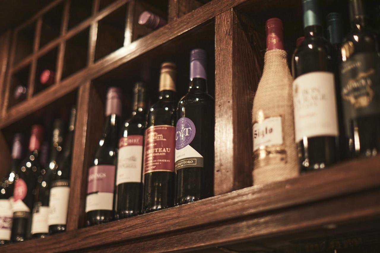 The Lord Grenfell Bed & Breakfast Maidenhead Luaran gambar Wine bottles in a wine rack