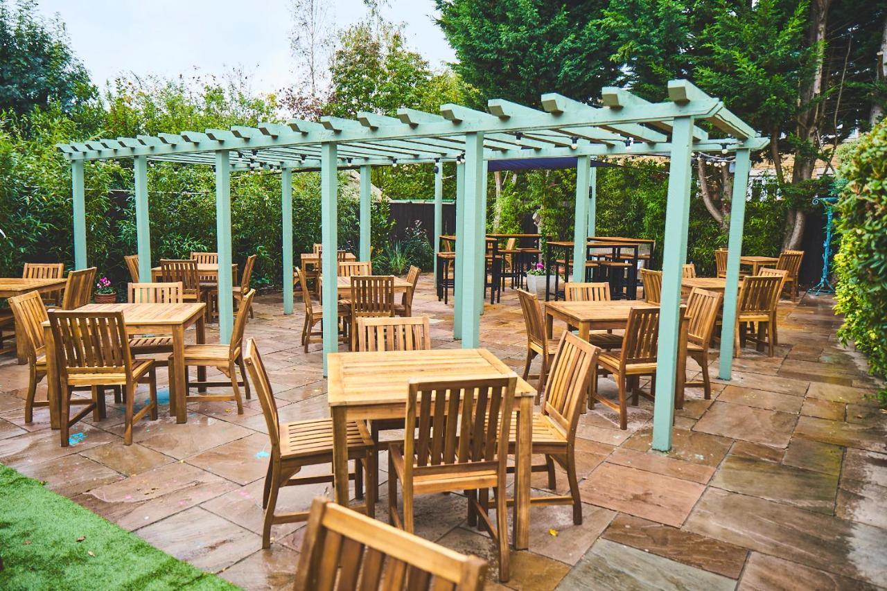 The Lord Grenfell Bed & Breakfast Maidenhead Luaran gambar The pergola at the rear of the pub
